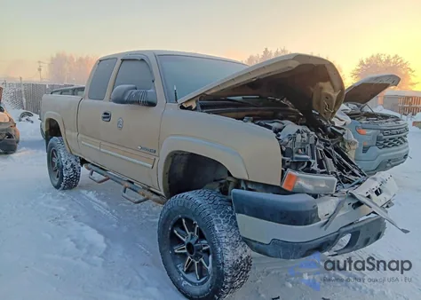 2005 Chevrolet Silverado K2500 Heavy Duty из США, поврежденный, VIN 1GCHK29U55E165390